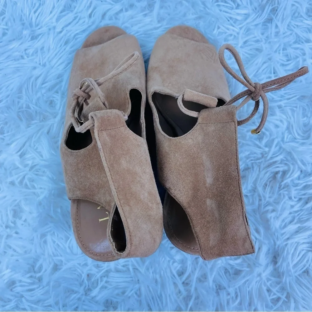 LAUREN RALPH LAUREN tan camel 100% sheep leather open toe suede wedge heels 6.5